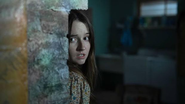 Cuplikan adegan dalam film No One Will Save You (2023).