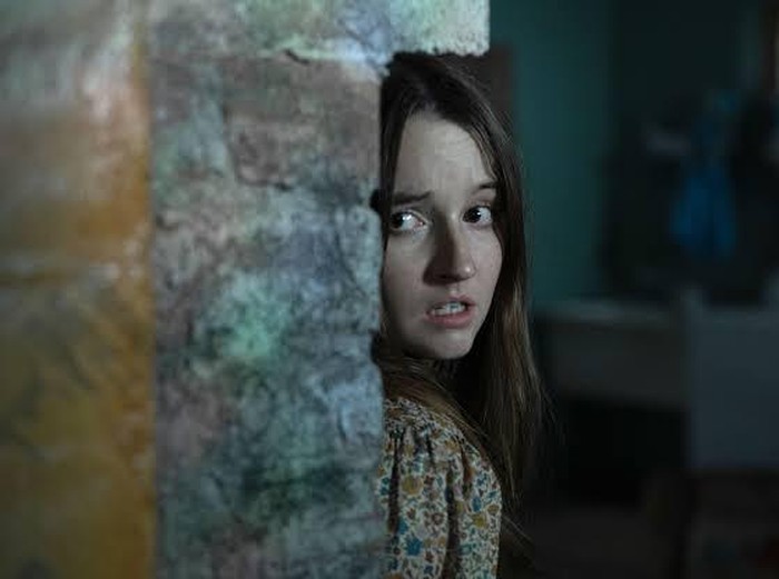 Cuplikan adegan dalam film No One Will Save You (2023).