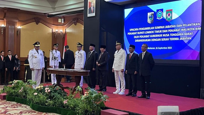 Pelantikan Pj Bupati Lombok Timur, Juaini Taofik, dan Pj Wali Kota Bima, Muhammad Rum, di Lombok Raya Hotel, Mataram, pada Selasa (26/9/2023).