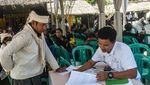 Potret Warga Badui Terima Kartu JKN-KIS