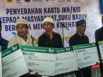 Potret Warga Badui Terima Kartu JKN-KIS