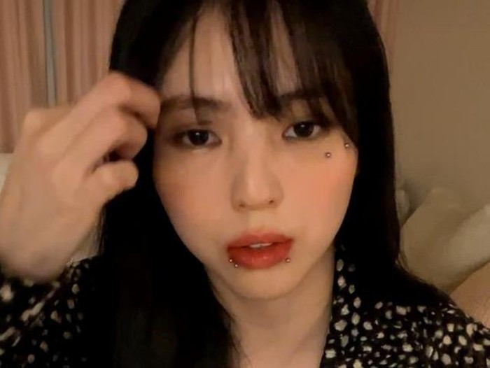 Penampilan Han So Hee dengan tindik