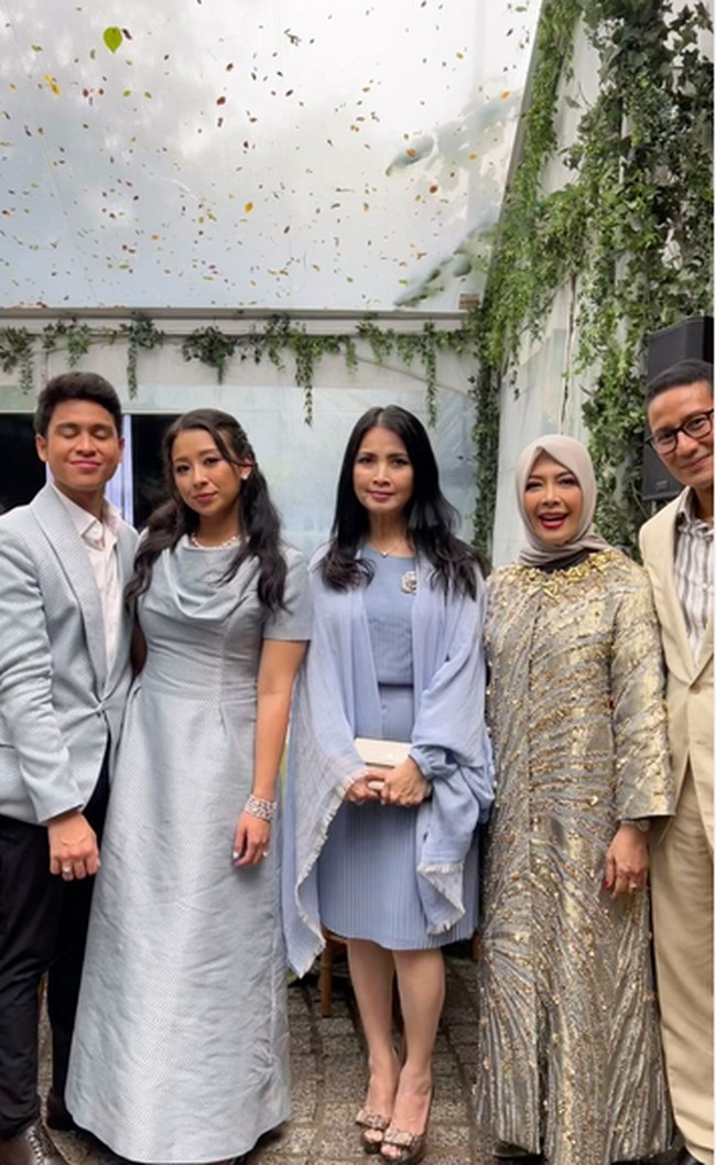 Sementara ini momen resepsi Atheera dan Panji. Sejumlah politikus turut hadir di momen resepsi pernikahan tersebut. Seperti Liliana Tanoesoedibjo yang turut terbang ke New York untuk menghadiri pernikahan tersebut. Foto: dok. Instagram
