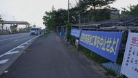 Okinawa hanya mencakup 1% daratan Jepang tetapi menampung 70% dari seluruh pangkalan militer AS di Jepang. Hal itu telah lama menjadi sumber ketegangan dengan penduduk setempat, kata Yoko Shima, editor surat kabar Ryukyu Shimpo di Okinawa, yang berkampanye untuk penutupan fasilitas militer tersebut. (AP Photo/Hiro Komae)