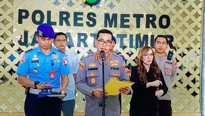 Polisi mendalami kabar yang menyebutkan remaja tewas terbakar di Lanud Halim Perdanakusuma merupakan anak berkebutuhan khusus atau disabilitas. (IG @kapolresmetrojaktim.official)