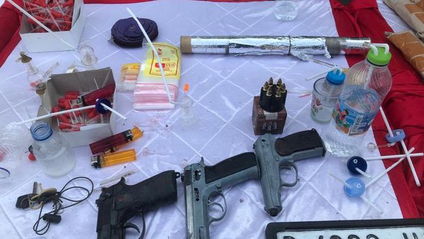 Polisi menyita 1,6 kg sabu hingga airsoft gun dari Kampung Bahari, Jakut