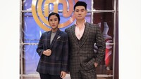Po Di Um, tulis chef Renatta di keterangan foto. Wah, outfit mereka matching ya? Foto: Instagram/Twitter arnoldpo/renattamoeloek