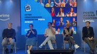 Patrick Effendy (Director, Comedy Island Indonesia); Shanty Harmayn (Producer, Base Entertainment/Comedy Island Indonesia); Raphael Phang (Head of Originals, Indonesia at Prime Video); Fluxcup (Dubbing Director, Takeshi’s Castle); Salman Aristo (Creator, The Aces); dan Angie Prijanto (Chief Distribution Officer, MD Entertainment) dalam rangkaian konferensi pers Prime Video.  
