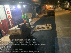 Galian Jl Asem Baris di Tebet Jaksel Mulai Diaspal