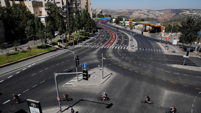 Sepinya Jalanan di Yerusalem Saat Hari Penebusan Yahudi