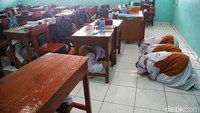 Materi yang diberikan berupa sosialisasi pengetahuan dan teknik evakuasi gempa bumi, simulasi evakuasi mandiri bencana gempa bumi.  