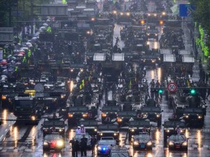 Korsel Gelar Parade Militer Langka, Pamerkan Tank hingga Rudal