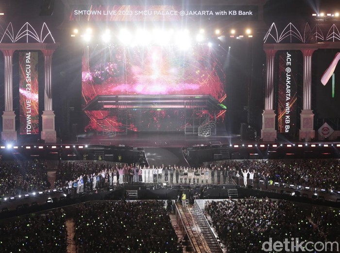 Konser SMTOWN Live 2023 SMCU PALACE @ JAKARTA digelar di Stadion Utama Gelora Bung Karno pada Sabtu (23/9/2023).