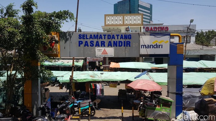 Suasana di Pasar Andir, Kota Bandung.