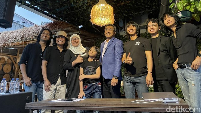 Band T Koes saat bicara soal pelarangan bawakan lagu Koes Plus.
