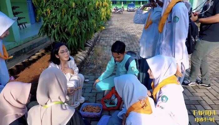 Tak Gengsi, 5 Remaja Ini Semangat Jualan Makanan Demi Sesuap Nasi