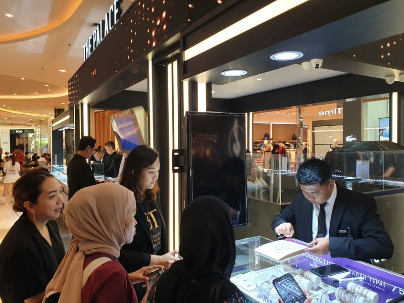 The Palace Jeweler Gelar Pameran Emas 'PANAS HALU', Banyak Promo Menarik The Palace Jeweler Gelar Pameran Emas 'PANAS HALU', Banyak Promo Menarik