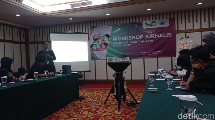 The Society of Indonesian Environmental Journalist (SIEJ) menggelar pelatih untuk jurnalis di Bandung.