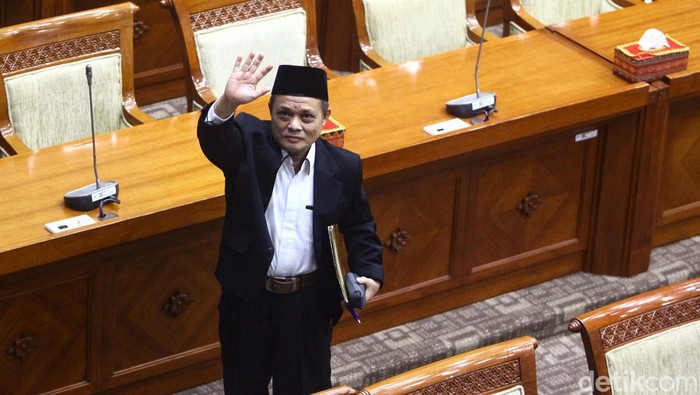 Uji Calon Hakim Konstitusi Haridi Hasan di Komisi III DPR Calon Hakim Konstitusi Haridi Hasan menjawab pertanyaan anggota Komisi III DPR saat uji kelayakan dan kepatutan di kompleks Parlemen, Jakarta, Selasa (26/9/2023). Selain Haridi Hasan, terdapat calon lain seperti Reny Halida Ilham Malik, Elita Rahmi, Putu Gede Arya, Abdul Latif, Aidul Fitriciada, dan Arsul Sani.