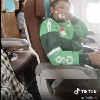 Viral 'Ojol' Naik Pesawat Disebut Demi Beli Bakpia, Ternyata Ini Faktanya