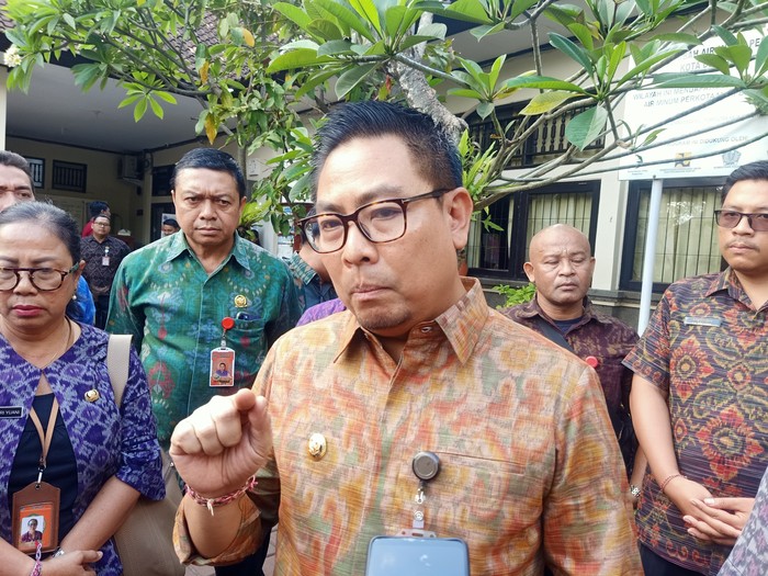 Wakil Wali Kota Denpasar I Kadek Agus Arya Wibawa ketika ditemui di Kelurahan Pemecutan Kaja, Denpasar, Bali pada Selasa (26/9/2023). (Ni Made Lastri Karsiani Putri-detikBali)