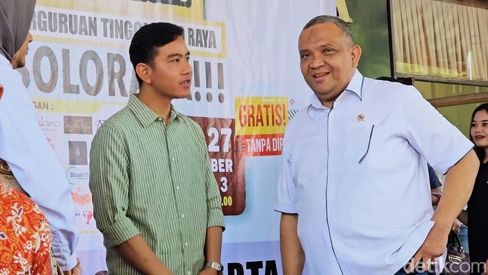 Wali Kota Solo Gibran Rakabuming Raka dan Sekjen Partai Bulan Bintang (PBB) Afriansyah Noor di Graha Wisata Niaga, Solo, Selasa (26/9/2023).