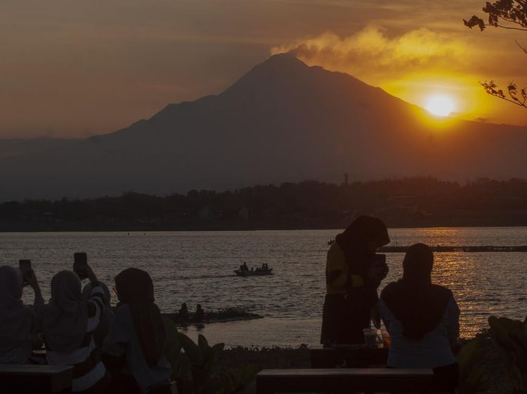 Menikmati Wisata Senja di Waduk Cengklik Boyolali