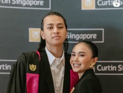 7 Inspirasi Kebaya Buat Pendamping Wisuda Anak ala Artis Indonesia