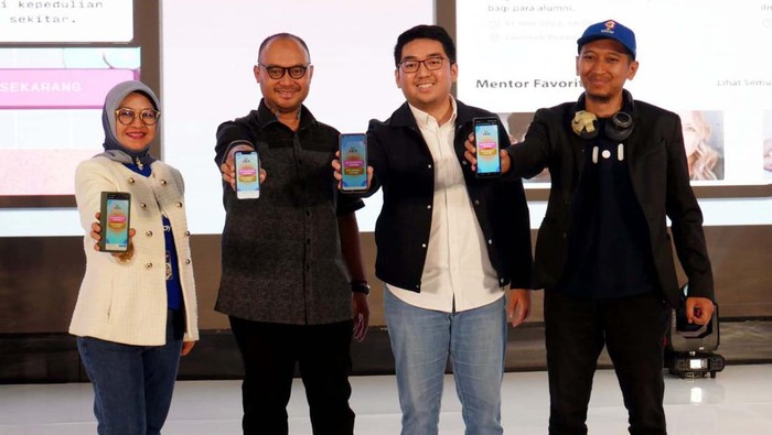 Ajang Wirausaha Muda Mandiri Kembali Digelar SVP Government Solution Group Bank Mandiri Nilla Mayta Dwi Rihandjani bersama Sekretaris Jendral BPP Hipmi Anggwira dan Founder Men’s Republic Yasa Paramita Singgih, serta Founder Waste 4 Change Bijaksana Junerasono resmi membuka pendaftaran Wirausaha Muda Mandiri (WMM) 2023 di Jakarta, Rabu (27/9/2023).