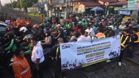 Kampanye keselamatan ini dilakukan dalam rangka memperingati Hari Perhubungan Nasional.