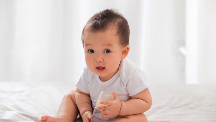 Alasan Bayi di Bawah 6 Bulan Tidak Boleh Dikasih Air Putih, Bunda Perlu Tahu