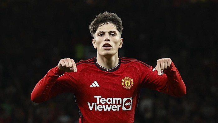 Soccer Football - Carabao Cup - Third Round - Manchester United v Crystal Palace - Old Trafford, Manchester, Britain - September 26, 2023  Manchester Uniteds Alejandro Garnacho celebrates scoring their first goal Action Images via Reuters/Jason Cairnduff NO USE WITH UNAUTHORIZED AUDIO, VIDEO, DATA, FIXTURE LISTS, CLUB/LEAGUE LOGOS OR LIVE SERVICES. ONLINE IN-MATCH USE LIMITED TO 45 IMAGES, NO VIDEO EMULATION. NO USE IN BETTING, GAMES OR SINGLE CLUB/LEAGUE/PLAYER PUBLICATIONS.