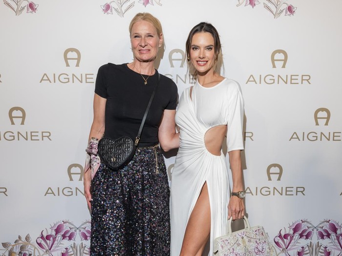 Alessandra Ambrosio di Fashion Show Aigner Milan Fashion Week Spring-Summer 2024