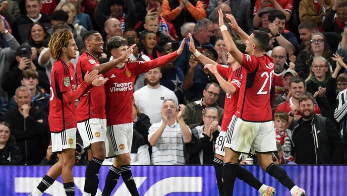Soccer Football - Carabao Cup - Third Round - Manchester United v Crystal Palace - Old Trafford, Manchester, Britain - September 26, 2023 Manchester Uniteds Anthony Martial celebrates scoring their third goal with teammates REUTERS/Peter Powell NO USE WITH UNAUTHORIZED AUDIO, VIDEO, DATA, FIXTURE LISTS, CLUB/LEAGUE LOGOS OR LIVE SERVICES. ONLINE IN-MATCH USE LIMITED TO 45 IMAGES, NO VIDEO EMULATION. NO USE IN BETTING, GAMES OR SINGLE CLUB/LEAGUE/PLAYER PUBLICATIONS.