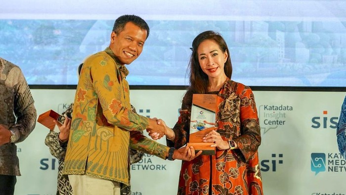 CIMB Niaga meraih penghargaan KCSA 2023 sektor Finance untuk kategori Green Economy Champion. Hal itu berkat prinsip berkelanjutan dalam kegiatan bisnis.