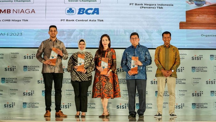Apresiasi Sektor Finance Kategori Green Economy Champion CIMB Niaga meraih penghargaan KCSA 2023 sektor Finance untuk kategori Green Economy Champion. Hal itu berkat prinsip berkelanjutan dalam kegiatan bisnis.