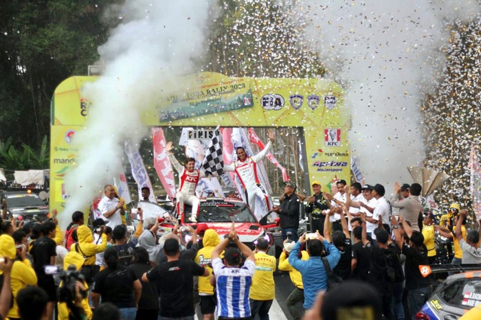 Bamsoet Puji Sean Gelael Juarai Asia Pasific Rally Championship Danau Toba