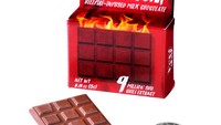 Cokelat bar satu ini disebut paling pedas di dunia. Ukurannya hanya sekitar 5 gram yang dibuat dengan ekstra cabai hellfire. Tingkat pedasnya sebesar 9 juta SHU, yang rasanya 900 kali lebih panas dari jalapeno. Foto: site news