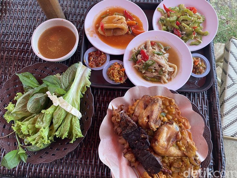 Danau Abah, restoran Sunda permata tersembunyi di BSD yang menawarkan menu prasmanan lezat.