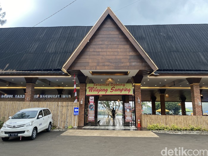 Danau Abah Danau Abah, restoran Sunda hidden gem di BSD yang menawarkan menu prasmanan nikmat.