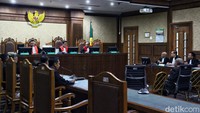 Jaksa Penuntut Umum KPK mendakwa Stefanus Roy Rening telah sengaja merintangi penyidikan kasus yang menjerat mantan Gubernur Papua Lukas Enembe, salah satunya dengan memberi arahan agar tidak memenuhi panggilan pemeriksaan penyidik KPK.  