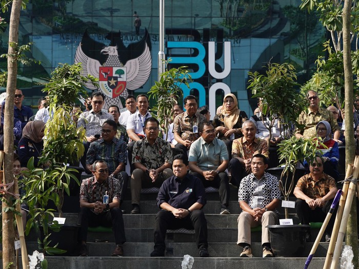 Erick Thohir Tanam Pohon