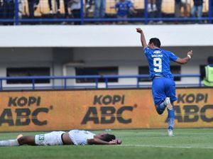 Bojan Hodak Bicara Jujur soal Kepergian Ezra Walian dari Persib