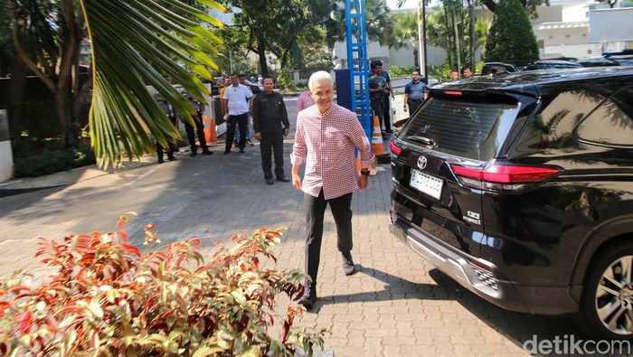 Rapat mingguan Tim Pemenangan Nasional (TPN) Ganjar Pranowo digelar di Gedung High End, Jakarta Pusat, Rabu (27/9/2023). Rapat juga dihadiri langsung oleh bacapres PDIP Ganjar Pranowo.