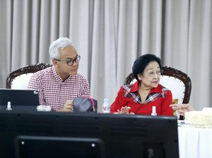 Arsjad Rasjid Ungkap Alasan Ganjar Pakai Kemaja Kotak-kotak Merah Putih