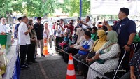 Hal ini dilakukan untuk membantu warga kurang mampu memenuhi kebutuhan pokok sehari-hari.