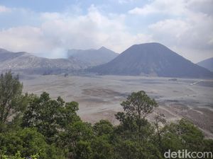 Gayung Bersambut, Kemenparekraf Dukung KLHK Bikin Bromo Lebih Keren