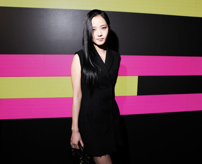 Busana tersebut dirancang khusus untuk sang global ambassador, Jisoo, oleh Creative Designer Dior, Maria Grazia Chiuri. Foto: Instagram