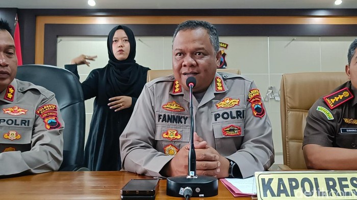 Kapolresta Cilacap, Kombes Fannky Ani Sugiharto saat jumpa pers di Mapolresta Cilacap, Rabu (27/9/2023).