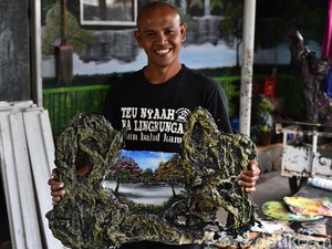 Karya Tangan Pandi Mulyana Ubah Popok Bekas Jadi Bernilai Tinggi